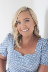 Portrait of Dr Jennifer Neil.